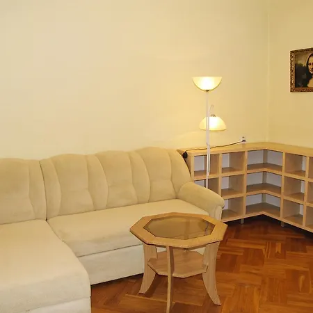 Apartment On Nezavisimosti 46 *